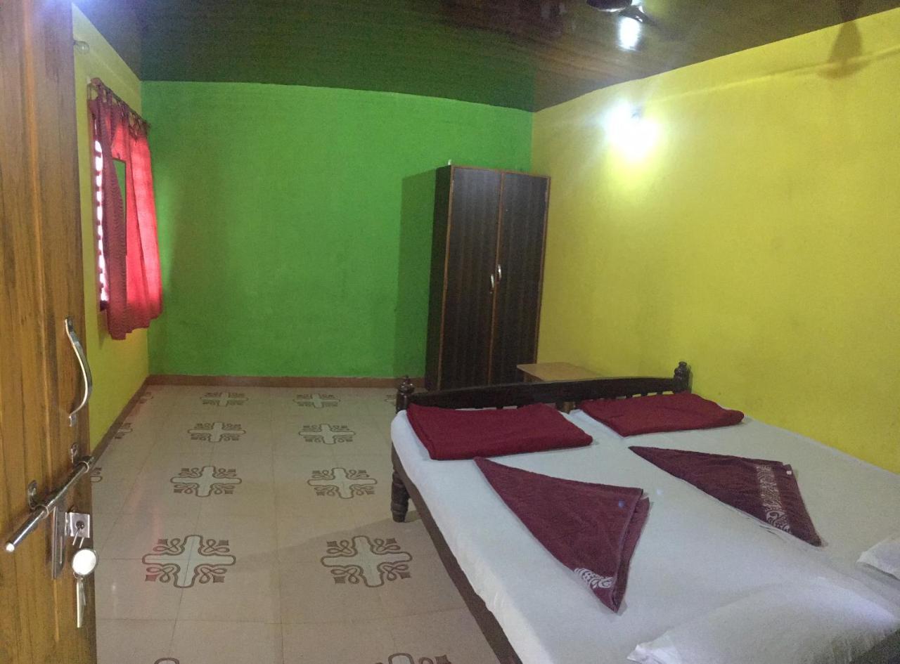 White Elephant Restaurant & Cottages Gokarna Гокарна Экстерьер фото