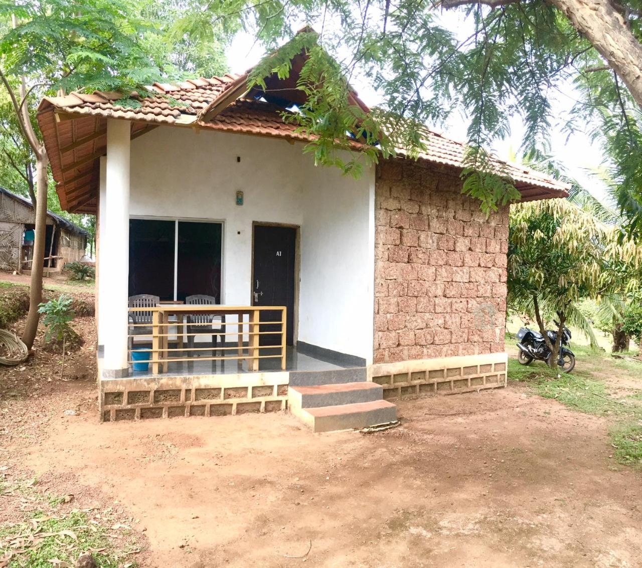 White Elephant Restaurant & Cottages Gokarna Гокарна Экстерьер фото
