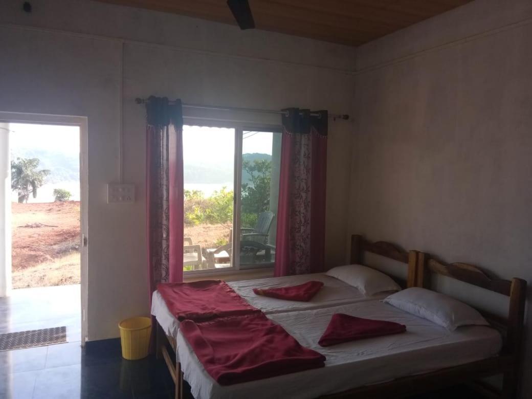 White Elephant Restaurant & Cottages Gokarna Гокарна Экстерьер фото